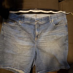 Torrid size 24 Bombshell Skinny Bermuda Shorts